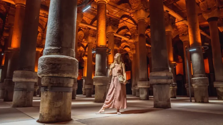 Discover Istanbul highlights: Topkapi Palace, St. Sophia, Blue Mosque, Grand Bazaar, Hipodromme - FlyDunya