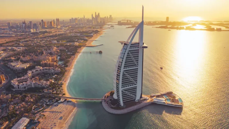 Discover 90-Minute Speedboat Tour: Dubai Marina, Atlantis, The Palm & Burj Al Arab - FlyDunya