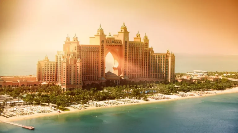 Discover 90-Minute Speedboat Tour: Dubai Marina, Atlantis, The Palm & Burj Al Arab | FlyDunya