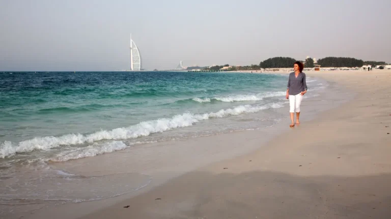 Discover 90-Minute Speedboat Tour: Dubai Marina, Atlantis, The Palm & Burj Al Arab | FlyDunya