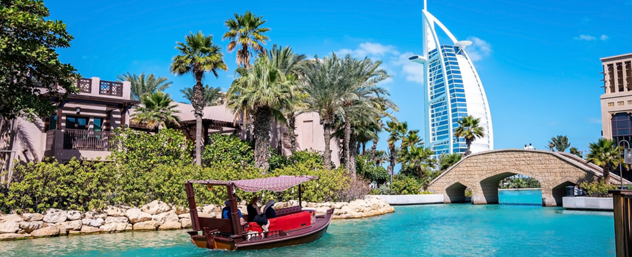 Dubai to Abu Dhabi Premium Tour: Grand Mosque, Royal Palace & Etihad Towers